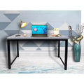 Scrivania da ufficio con piano grigio chiaro e struttura in metallo nero, altezza 76 cm