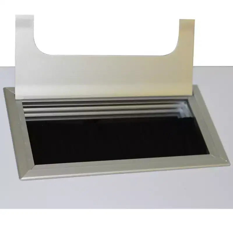Scrivania da ufficio con piano grigio chiaro e struttura in metallo nero, altezza 76 cm