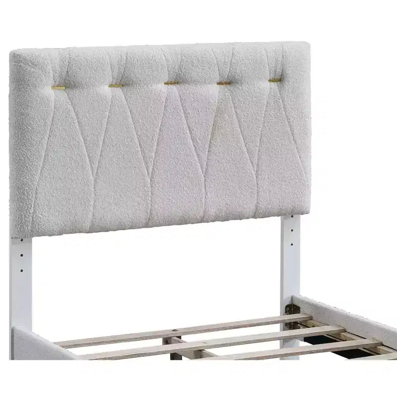 Letto imbottito color grano con piattaforma e doghe in legno