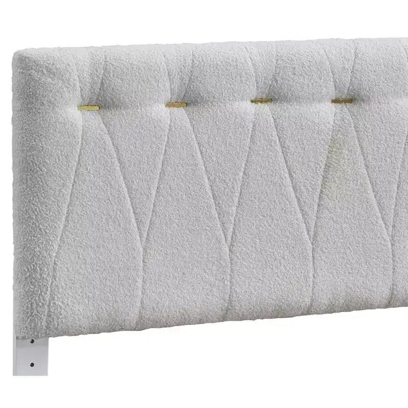 Letto imbottito color grano con piattaforma e doghe in legno