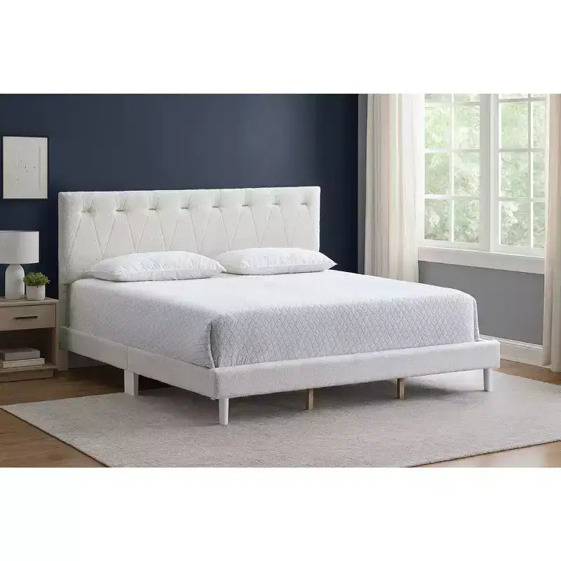 Letto imbottito color grano con piattaforma e doghe in legno