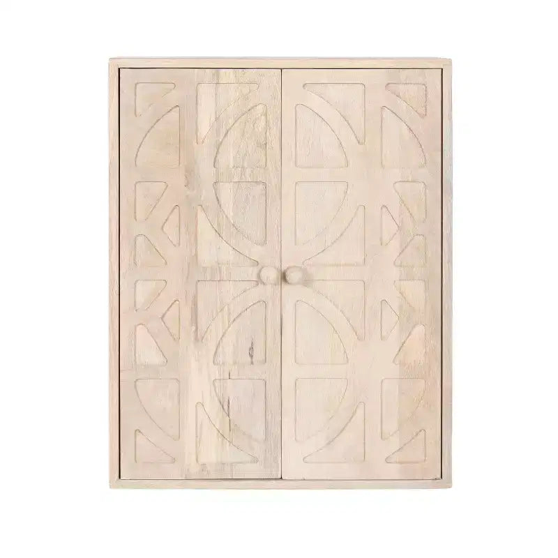 Credenza da parete in legno intagliato con ante e ripiani, finitura sbiancata