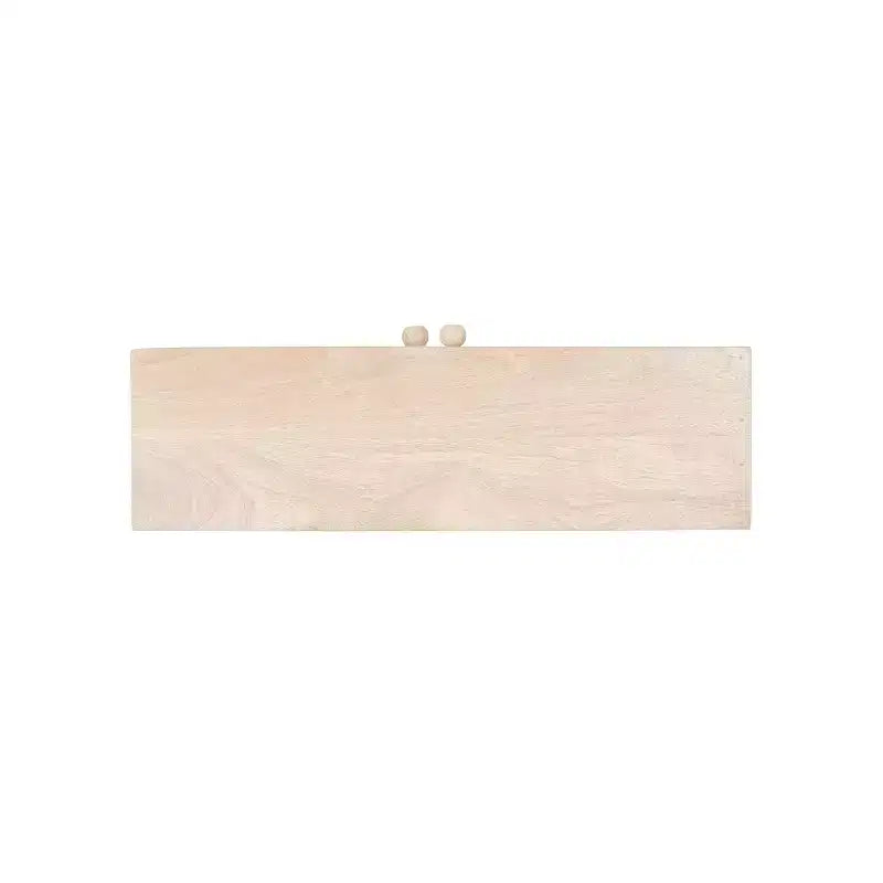 Credenza da parete in legno intagliato con ante e ripiani, finitura sbiancata